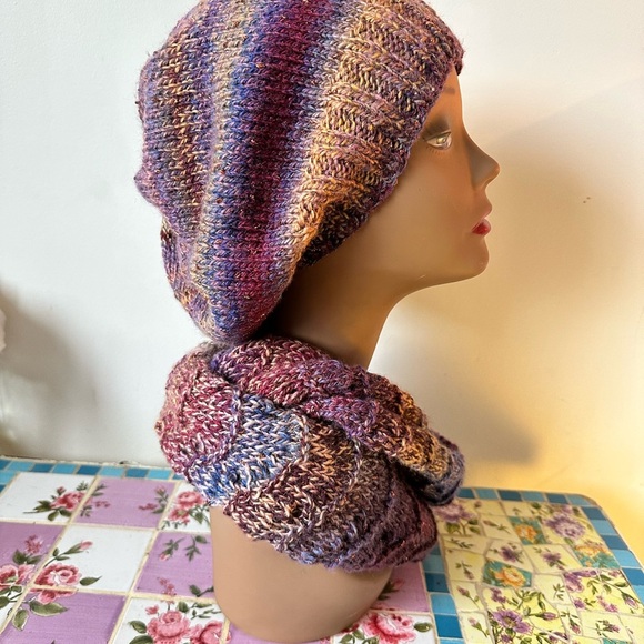 Artisan Boho Purple Ombré Gold Metallic Knit Multicolor Knit Hat and Scarf Set - Picture 6 of 9